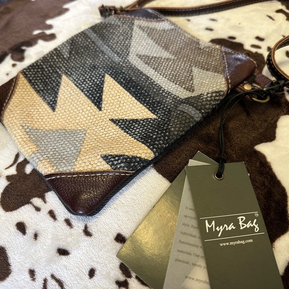 ɴᴇᴡ ᴍʏʀᴀ ʙᴀɢ - Picture 2 of 3